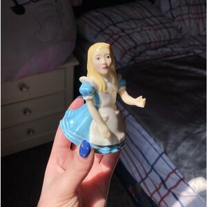 candle crown collections alice in Wonderland figurine